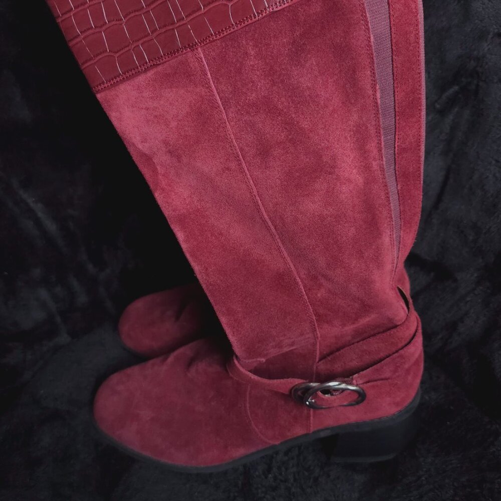 Gorgeous Marc Fisher, Burgundy Suede Boots, Women's 10 - Picture 7 of 13